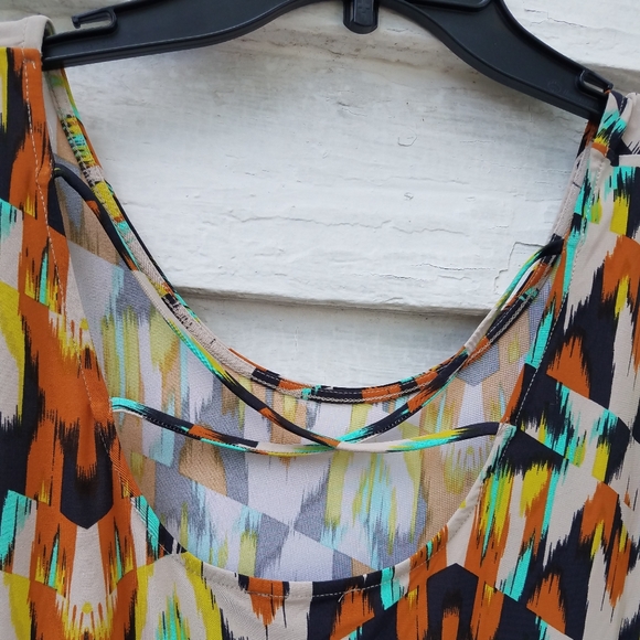 Geometric Top - Picture 3 of 4